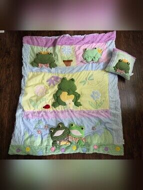 Vintage Frog Garden Quilted Blanket with Pillow
